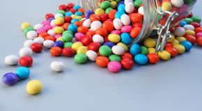 Colorant E171 – Le dioxyde de titane interdit dans les produits alimentaires