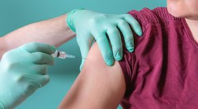 Vaccination – Infirmières, sages-femmes et pharmaciens autorisés à vacciner