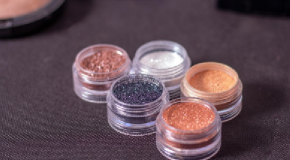 PFAS : vêtements, cosmétiques, ustensiles… ce que l’interdiction de 2026 change pour les consommateurs